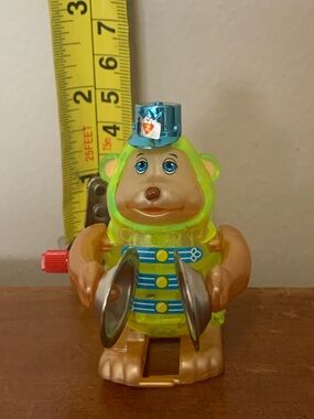 Tomy Z Wind Up Toy Green Monkey Cymbals Blue Hat WORKS GREAT Ape Collectibles